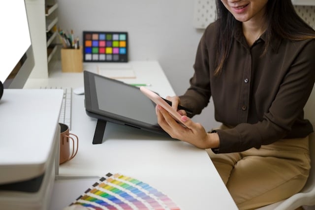 The Impact of Screen Technology on Color Perception